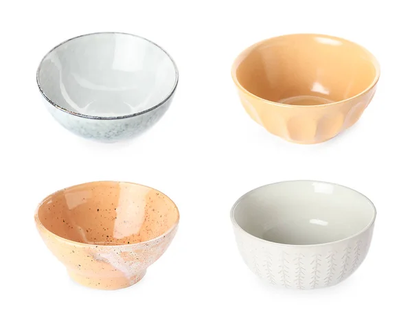 Conjunto Com Taças Cerâmica Vazias Sobre Fundo Branco — Fotografia de Stock