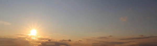 Mooie Bewolkte Lucht Bij Zonsondergang Banner Design — Stockfoto