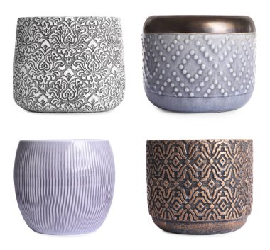 Beyaz arkaplanda farklı seramik saksılarla ayarlanmış 