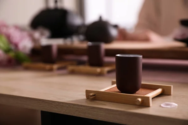 Tasse Für Traditionelle Teezeremonie Auf Holztisch — Stockfoto