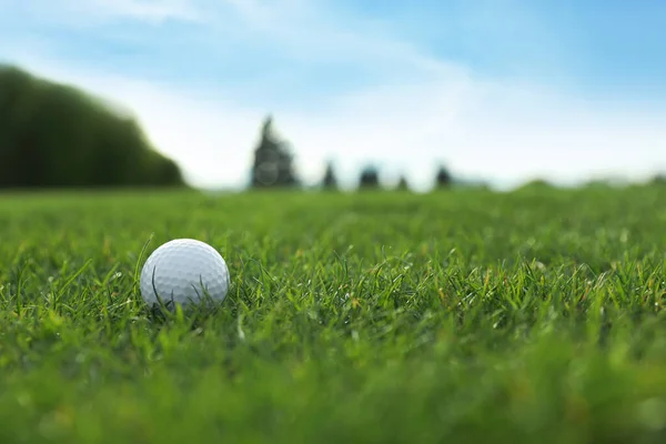 Golfball Auf Grünem Platz Platz Für Text — Stockfoto