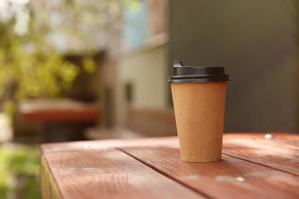 Tasse Café Papier Emporter Sur Une Table Bois Extérieur Espace — Photo