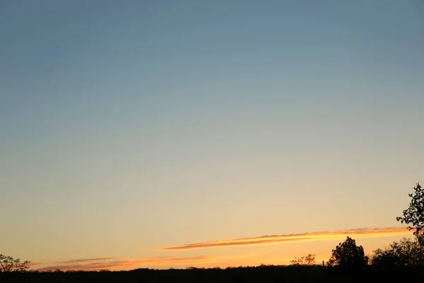 Pittoresk Utsikt Över Vacker Blå Himmel Vid Solnedgången — Stockfoto