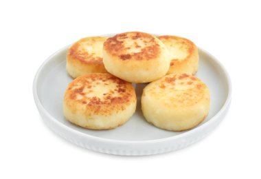 Beyaz arka planda nefis süzme peynirli krepler.