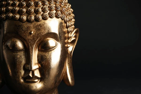 Krásná Zlatá Socha Buddhy Černém Pozadí Detailní Záběr Mezera Pro — Stock fotografie