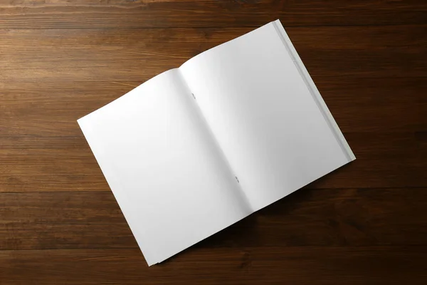 Apri Brochure Carta Bianca Sul Tavolo Legno Vista Dall Alto — Foto Stock