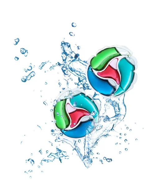 Kapsułki Pralnicze Rozpryskująca Się Woda Białym Tle Kapsułki Detergentów — Zdjęcie stockowe