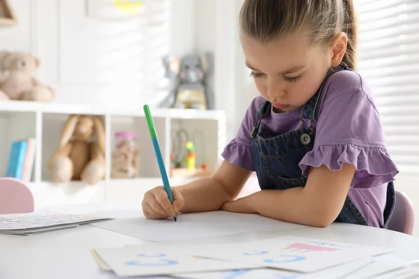 Niña Escribiendo Clase Clase Inglés — Foto de Stock