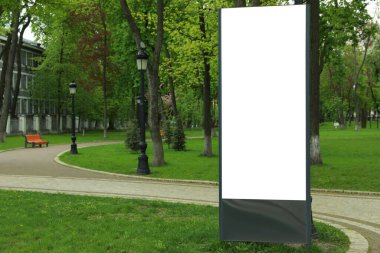 Park 'taki boş reklam panosu. Tasarım için boşluk