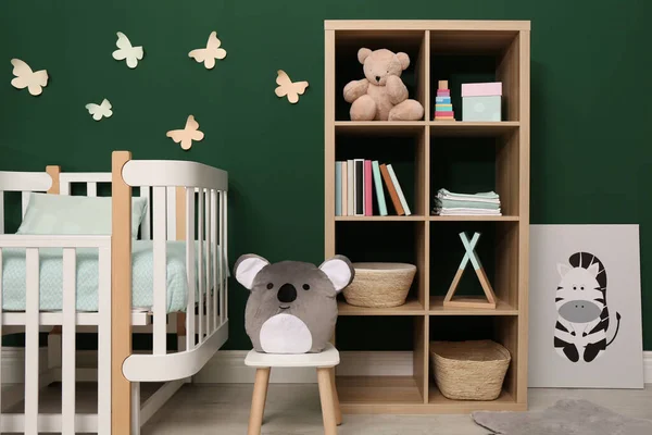 Mooie Babykamer Interieur Met Stijlvol Meubilair Comfortabele Wieg — Stockfoto