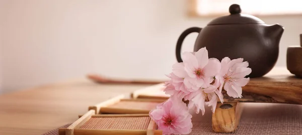 Pot Sakura Virágok Bambusz Alátétek Hagyományos Teaszertartáshoz Asztalon Bannertervezés — Stock Fotó