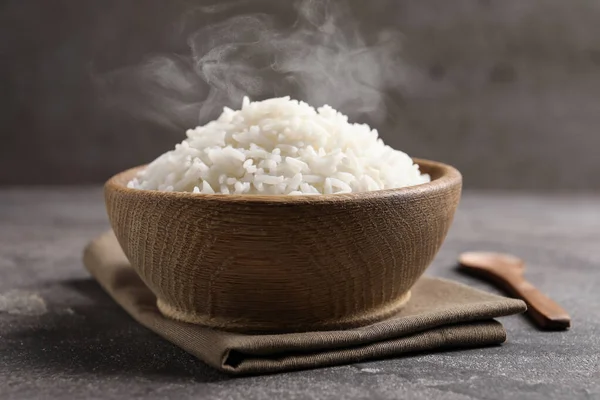 Чаша Вкусного Приготовленного Риса Подается Столе — стоковое фото
