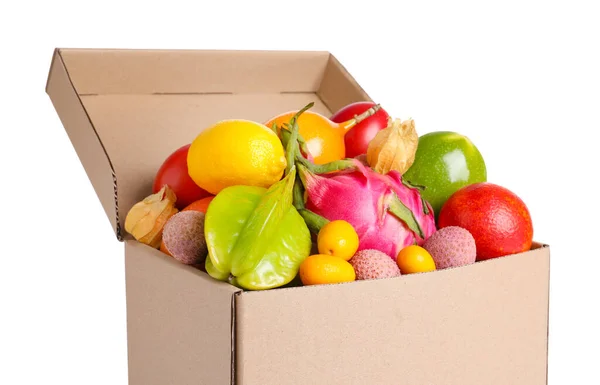 Boîte Carton Avec Différents Fruits Exotiques Sur Fond Blanc — Photo