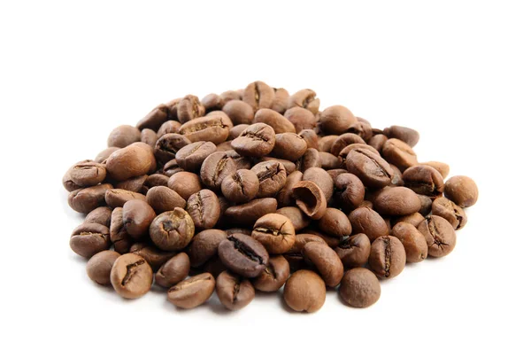 Heap Rostade Kaffebönor Isolerade Vitt — Stockfoto