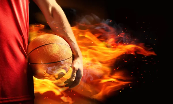 Basketbalista Míčem Plamenech Černém Pozadí Detailní Záběr — Stock fotografie