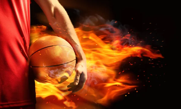 Jugador Baloncesto Con Pelota Llamas Sobre Fondo Negro Primer Plano — Foto de Stock