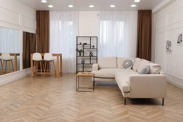 Modern Living Room Parquet Flooring Stylish Furniture — Stock Photo, Image