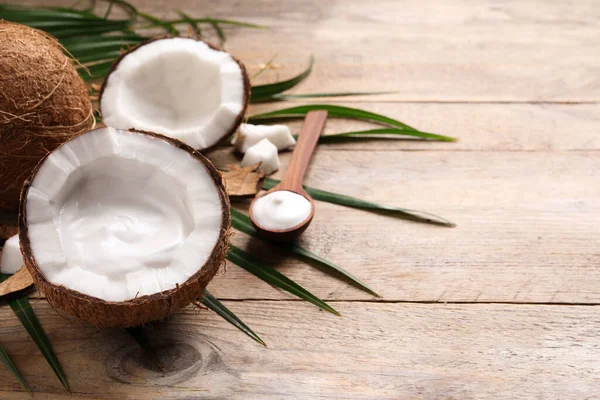 Rijp Kokosnoot Room Houten Tafel Ruimte Voor Tekst — Stockfoto