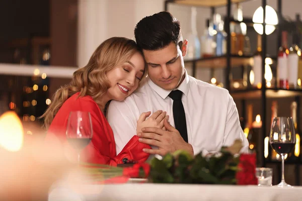 Schönes Paar Beim Romantischen Abendessen Valentinstag Restaurant — Stockfoto