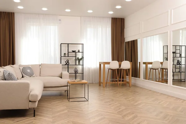 Modern Living Room Parquet Flooring Stylish Furniture — Stock Photo, Image