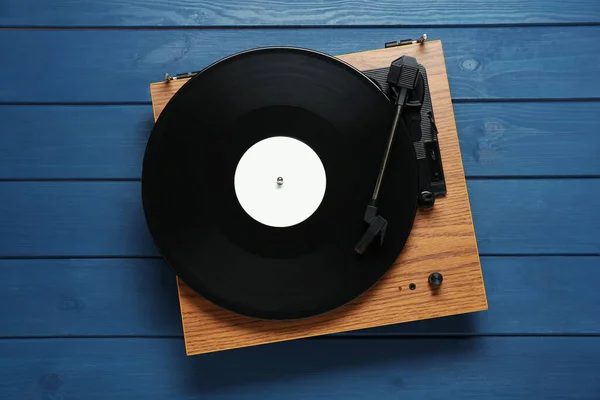 Turntable Com Registro Vinil Fundo Madeira Azul Vista Superior — Fotografia de Stock