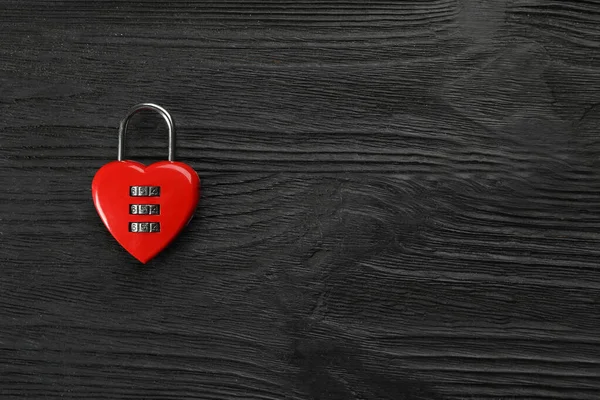 Red Heart Shaped Combination Lock Black Wooden Table Top View — Stock Photo, Image