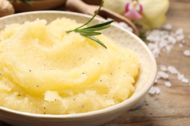 Masada biberiyeli vücut fırçası, yakın plan.