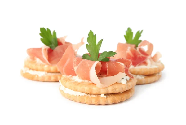 Läckra Kex Med Färskost Prosciutto Och Persilja Vit Bakgrund — Stockfoto