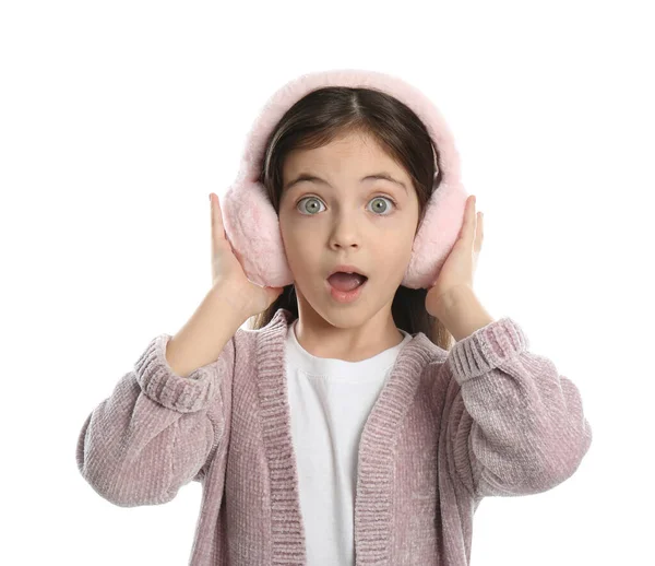 Jolie Fille Portant Des Cache Oreilles Élégants Sur Fond Blanc — Photo