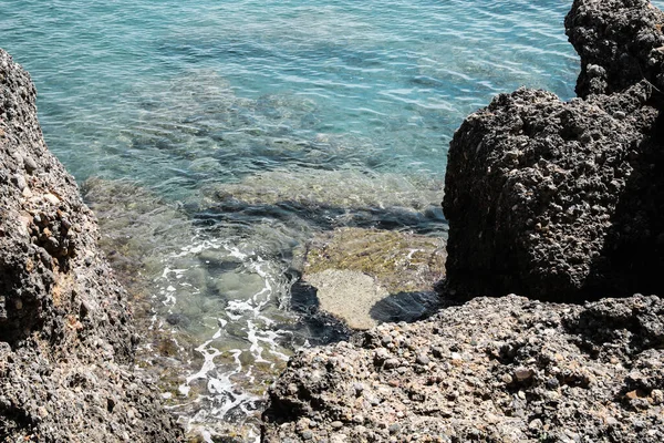 Прекрасний Вид Скелясте Узбережжя Сонячний Літній День — стокове фото