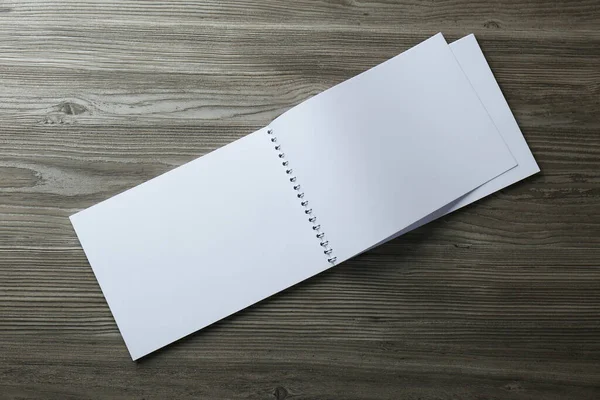 Prázdná Papírová Brožura Dřevěném Stole Pohled Shora Mockup Pro Design — Stock fotografie