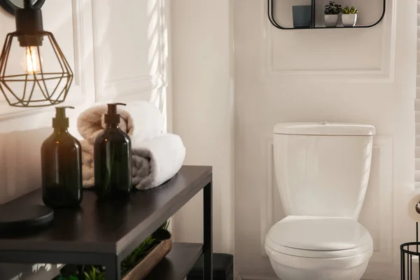 Banheira Moderna Banheiro Confortável Design Interiores — Fotografia de Stock