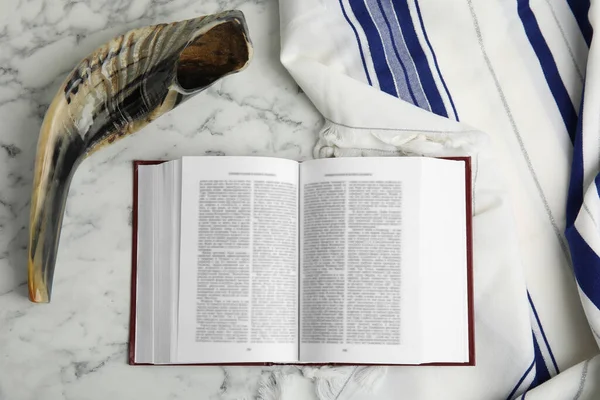 Tallit Shofar Open Thora Witte Marmeren Tafel Plat Gelegd Rosh — Stockfoto