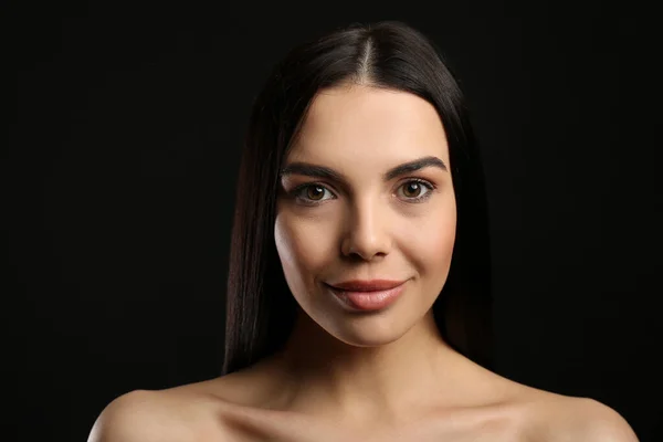 Ritratto Giovane Donna Felice Con Bei Capelli Neri Sorriso Affascinante — Foto Stock