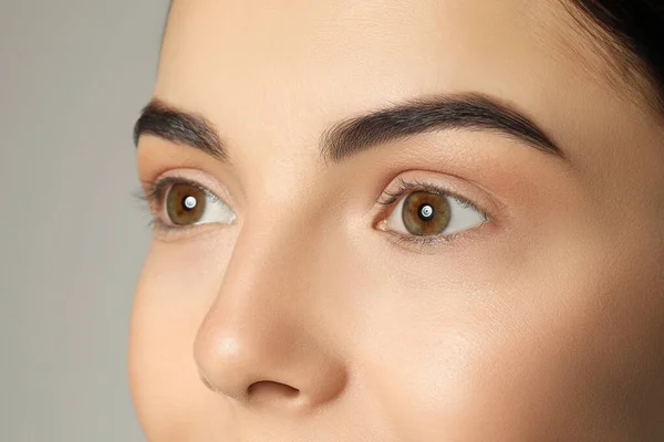 Young Woman Beautiful Eyebrows Grey Background Closeup — Stock Photo, Image