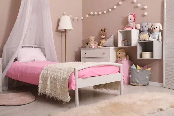 Interior Kamar Anak Lucu Dengan Mainan Dan Furnitur Modern — Stok Foto