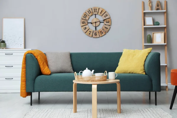 现代客厅内饰时尚舒适的沙发 — 图库照片