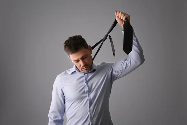 Deprimido Hombre Negocios Sosteniendo Corbata Como Soga Contra Fondo Gris —  Fotos de Stock
