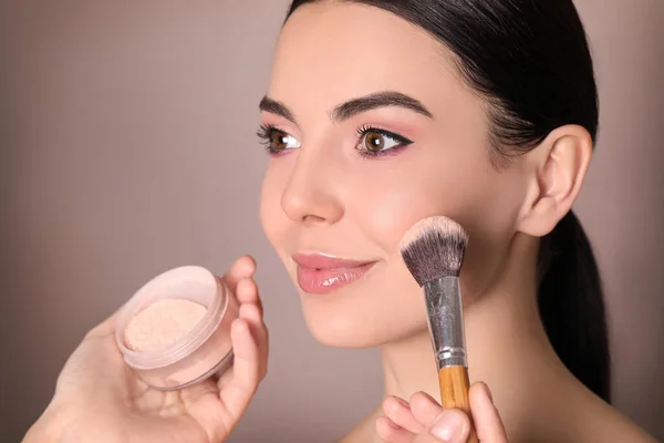 Professional Makeup Artist Applying Powder Beautiful Young Woman Face Brush — Stock Photo, Image