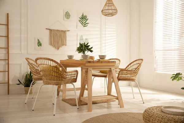 Table Manger Chaises Élégantes Bois Dans Chambre Design Intérieur — Photo