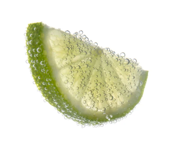 Řez Vápna Šumivé Vodě Bílém Pozadí Citrusová Soda — Stock fotografie