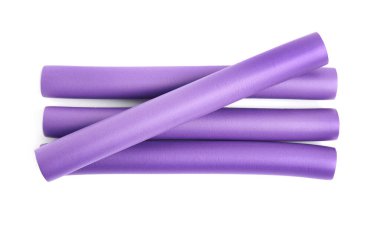 Kıvrımlı çubuklar beyaza izole edilmiş, üst manzara. Saç şekillendirme aracı