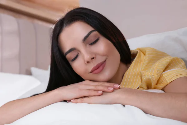 Woman Sleeping Comfortable Bed White Linens — Stock Photo, Image