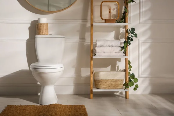 Modern Toilet Bowl Comfortable Restroom Interior Design — Stock Photo, Image