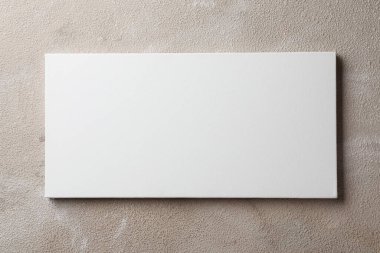 Kahverengi taş zemin üzerinde boş tuval, metin için boşluk