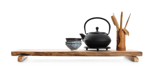 白を基調とした伝統的な茶道のための美しいセット — ストック写真