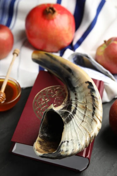 Shofar Book Torah Text Hebrew Black Table Closeup Rosh Hashanah — Stock Photo, Image