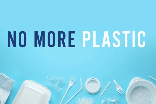 Teks Plastic Lebih Dan Piring Sekali Pakai Yang Berbeda Pada — Stok Foto