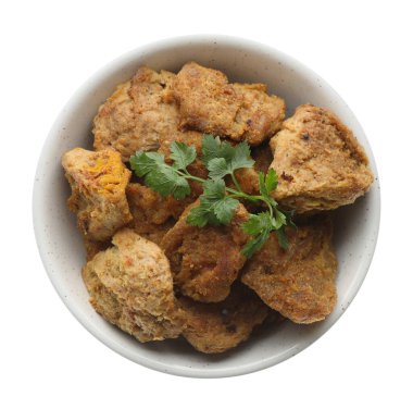 Beyaz arka planda maydanozlu lezzetli soya eti.