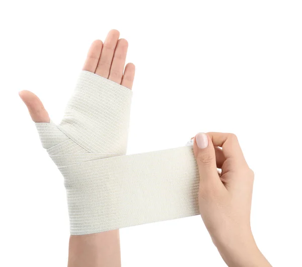 白い背景に手に医療包帯を適用する女性 クローズアップ — ストック写真